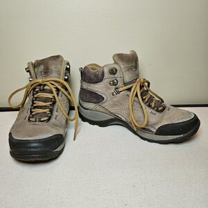 Chaco Waterproof Hiking Boots Women's Size 7